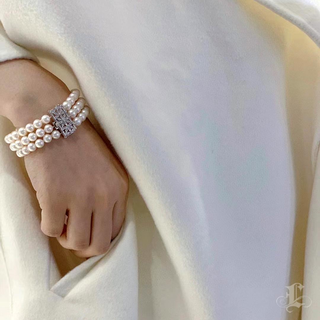 Grezzo 【Geometria scolpita】Bracciale vintage con chiusura a perla Akoya e diamante a tre fili in vendita
