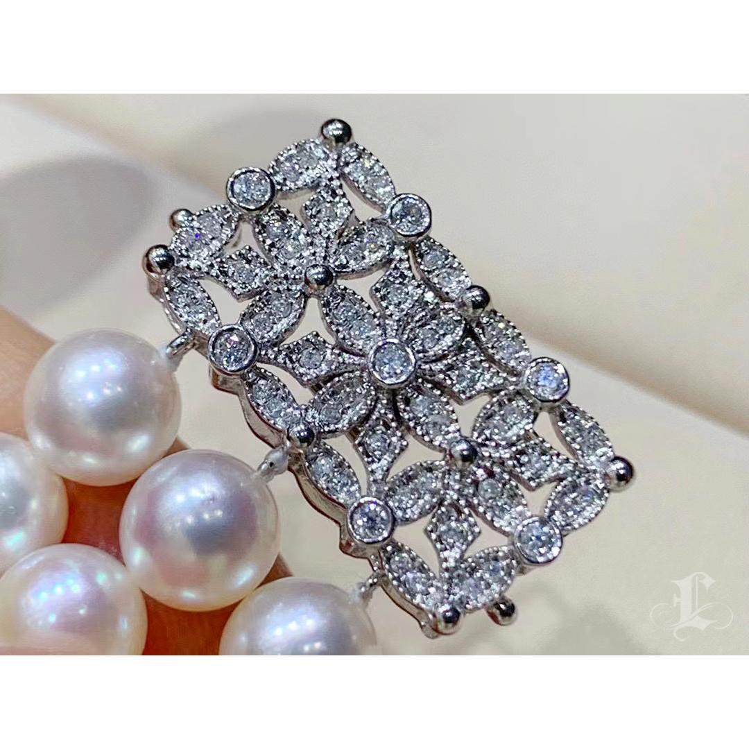 【Geometria scolpita】Bracciale vintage con chiusura a perla Akoya e diamante a tre fili In condizioni Nuovo in vendita a New York, NY
