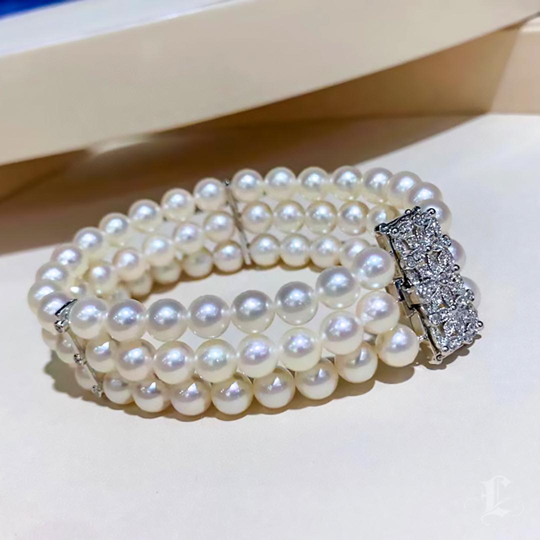 【Geometria scolpita】Bracciale vintage con chiusura a perla Akoya e diamante a tre fili in vendita 1