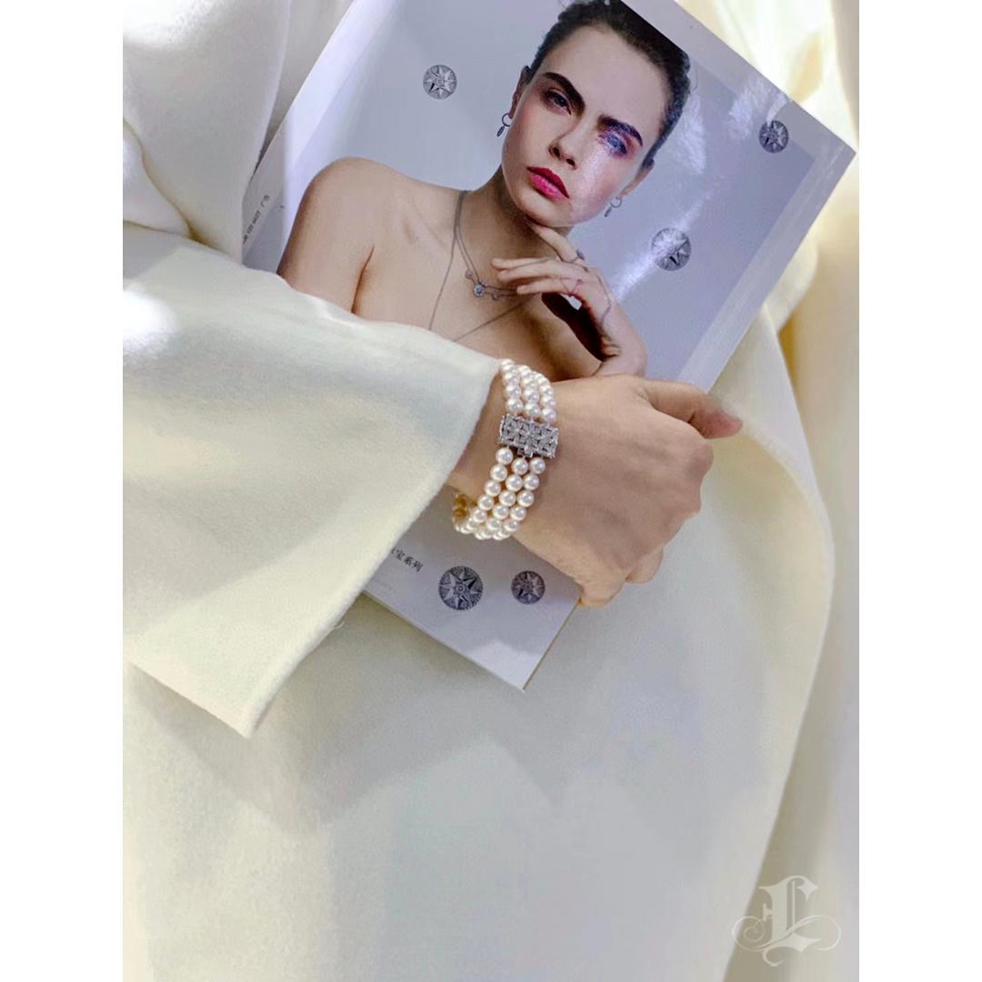 【Geometria scolpita】Bracciale vintage con chiusura a perla Akoya e diamante a tre fili in vendita 3