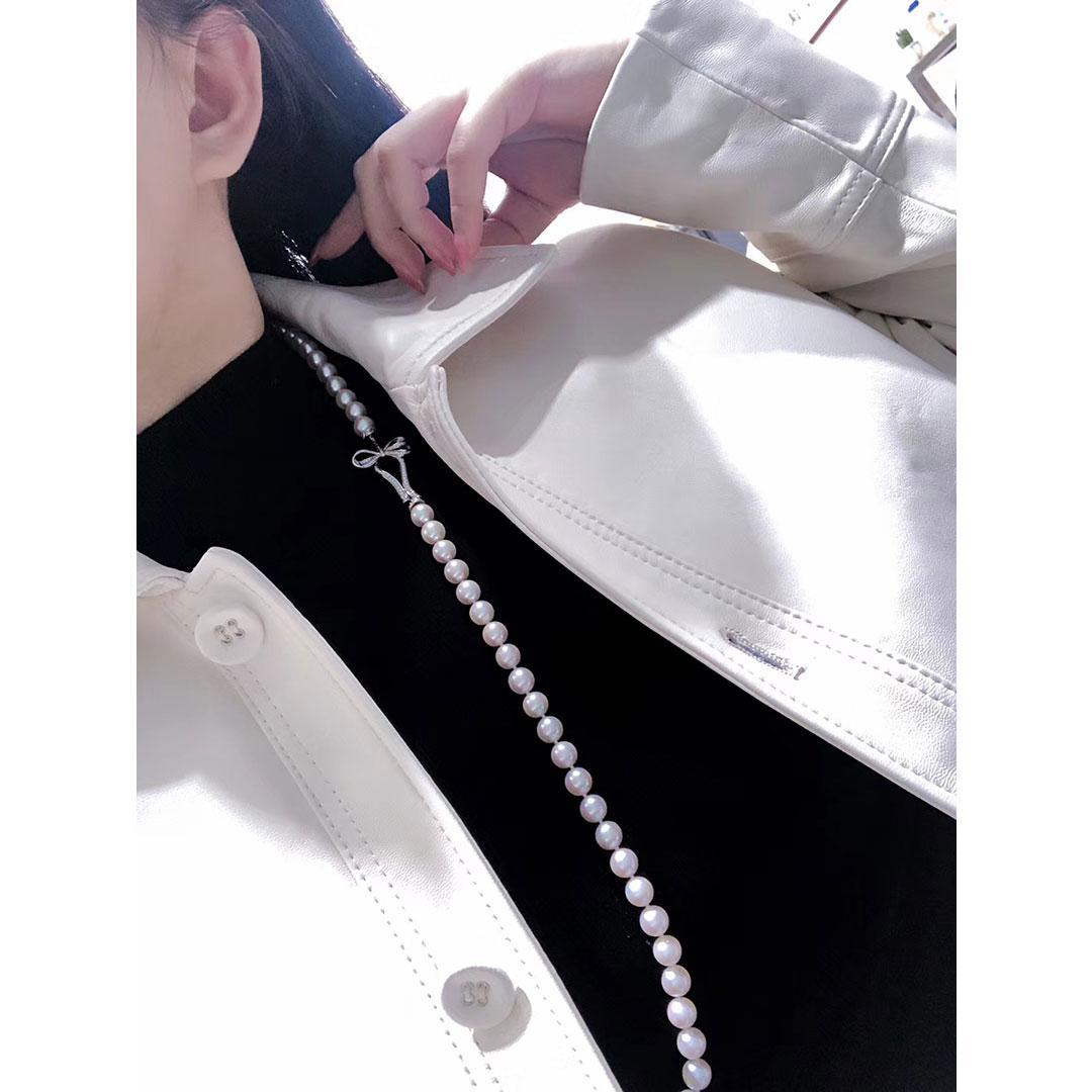 Uncut 【Lustre Arc】Bow-Tied Aurora Akoya Pearl Long Pendant Necklace For Sale