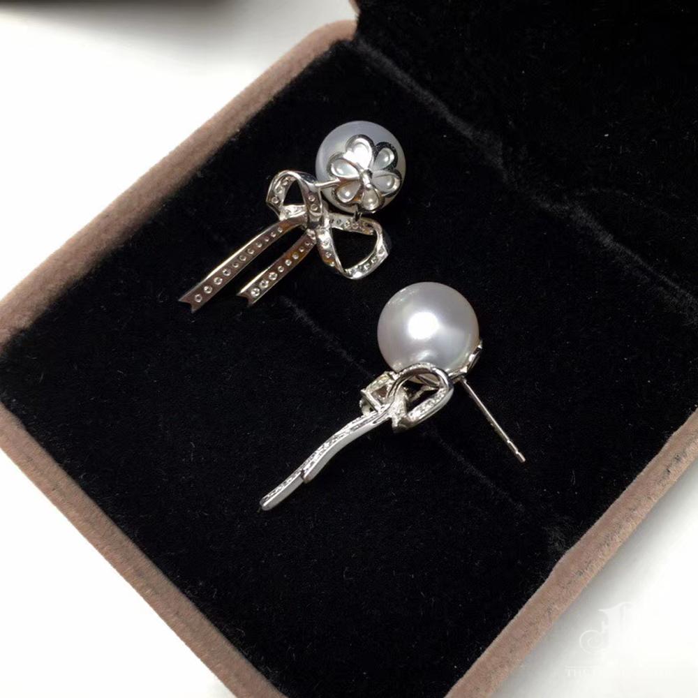 【Lustre Arc】Bows of Light South Sea Pearl Diamond Earrings For Sale 1
