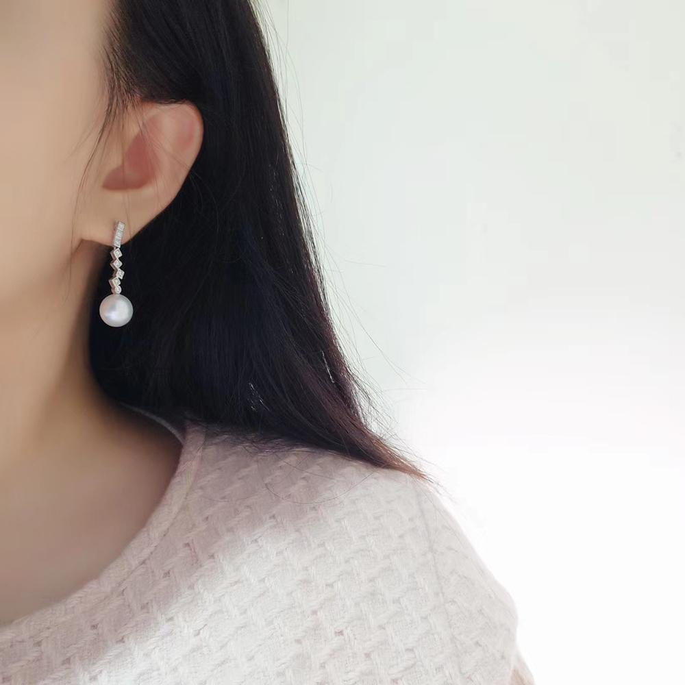 Uncut 【Sculpted Geometry】Zigzag Line Aurora South Sea Pearl Diamond Earrings For Sale