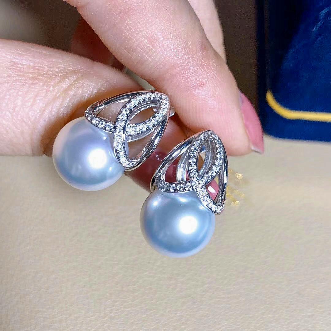 【Vine Symphony】Blooming Bud Aurora South Sea Pearl Diamond Earrings In New Condition For Sale In New York, NY