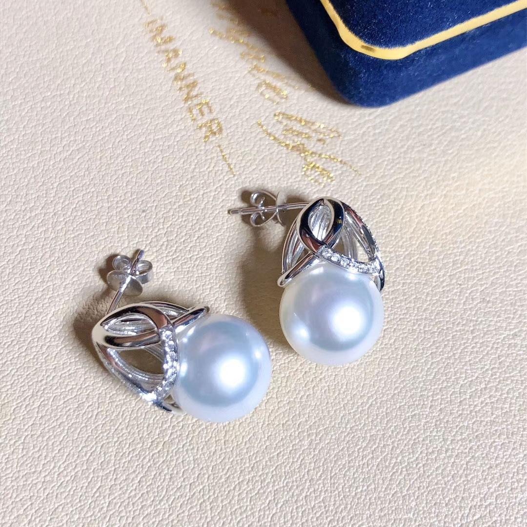 【Vine Symphony】Blooming Bud Aurora South Sea Pearl Diamond Earrings For Sale 1