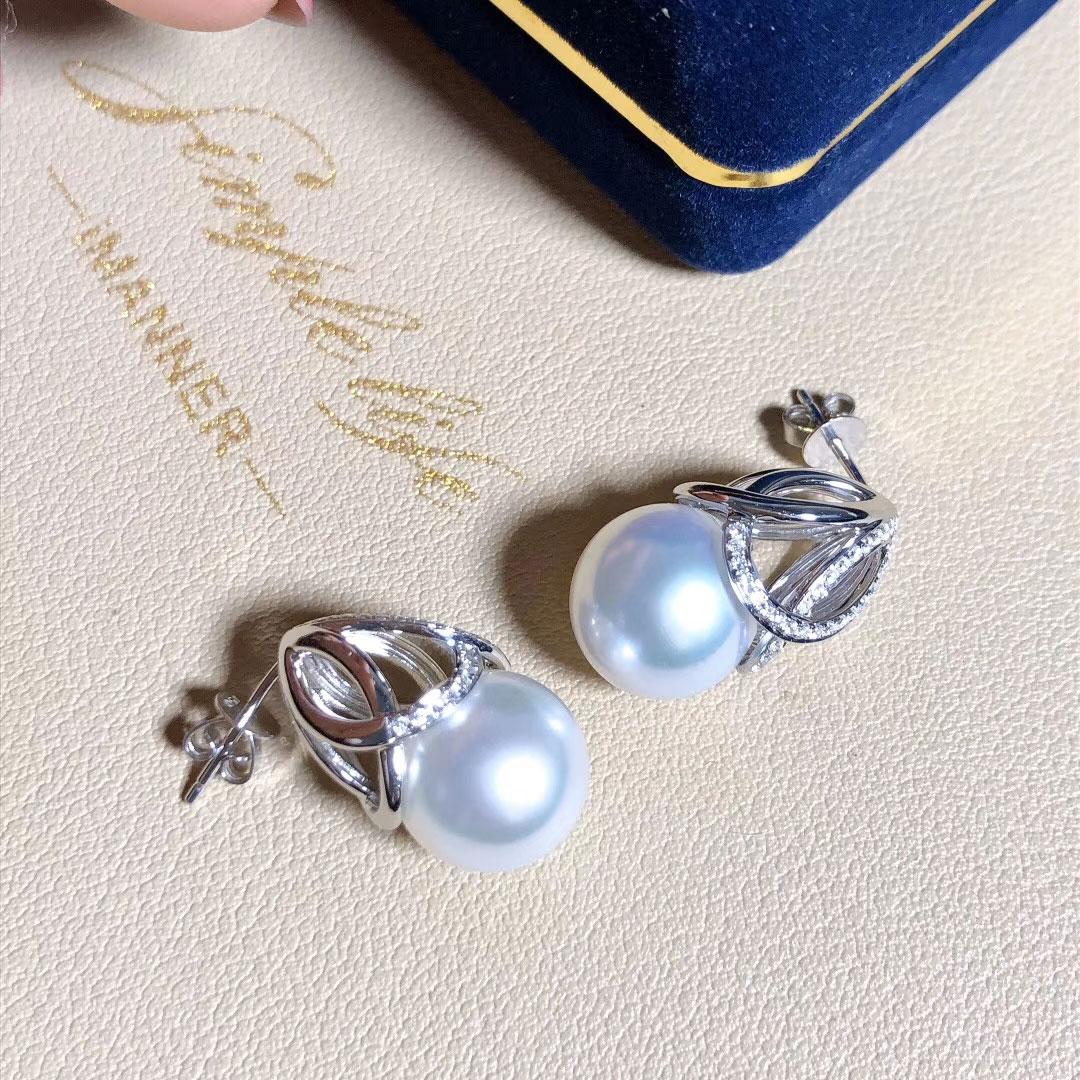【Vine Symphony】Blooming Bud Aurora South Sea Pearl Diamond Earrings For Sale 2