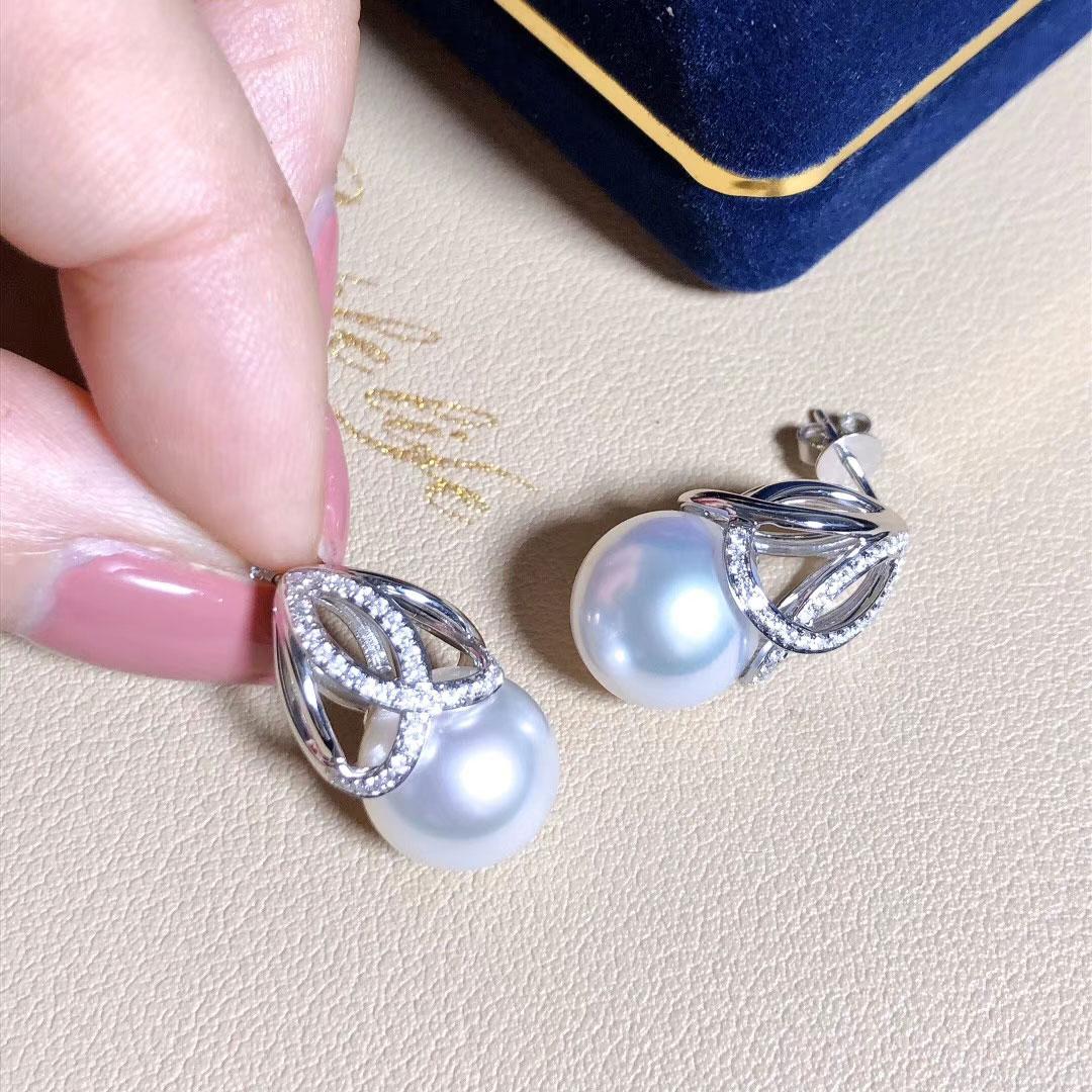 【Vine Symphony】Blooming Bud Aurora South Sea Pearl Diamond Earrings For Sale 3