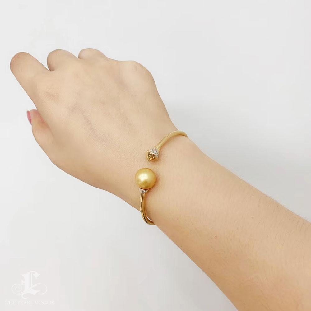 Pulsera Puño Corona Esculpida Diamante AAAA Perla Dorada de los Mares del Sur en Nuevo estado para la venta en New York, NY