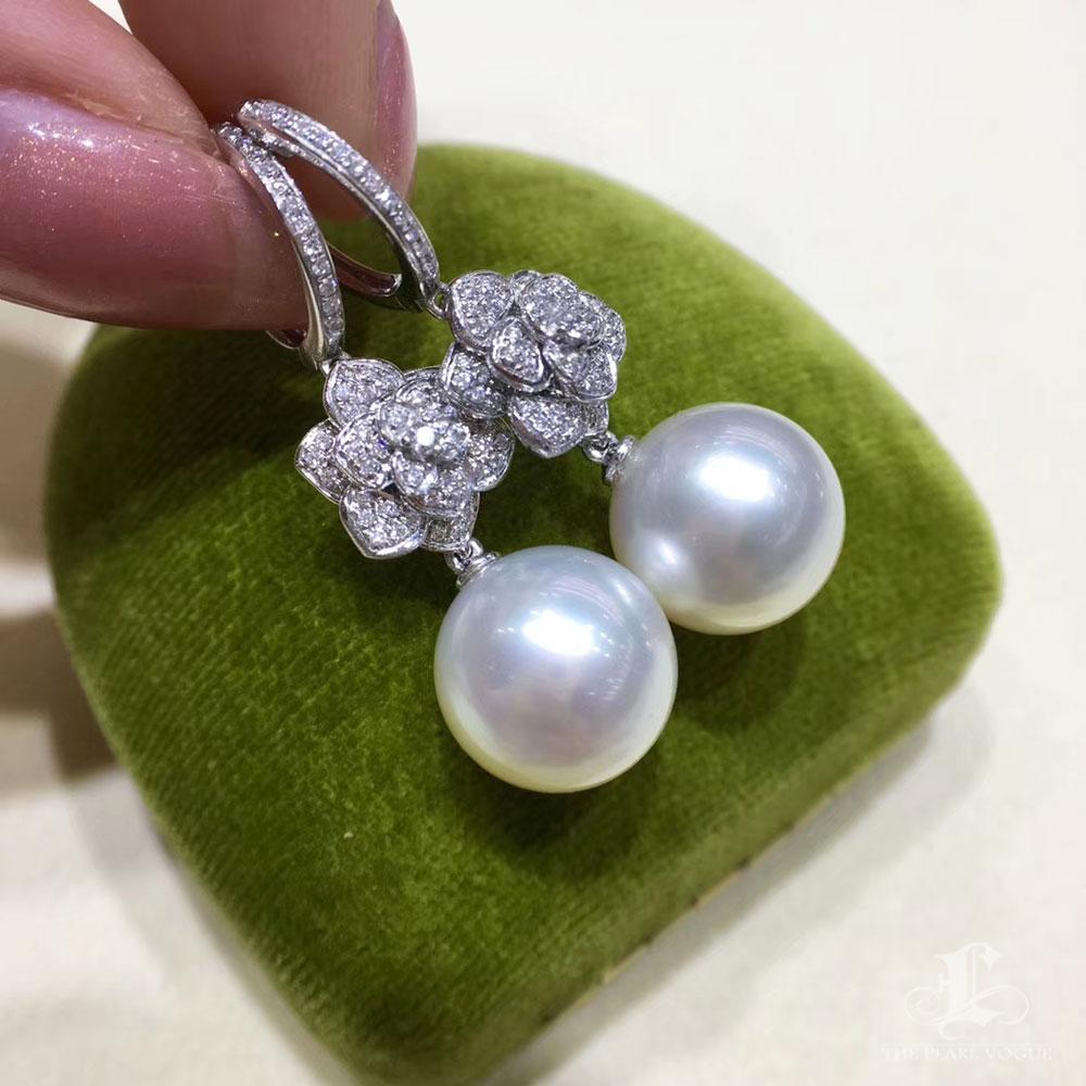 【Vine Symphony】Blooming Grace South Sea Pearl & Diamond Pavé Floral Earrings In New Condition For Sale In New York, NY