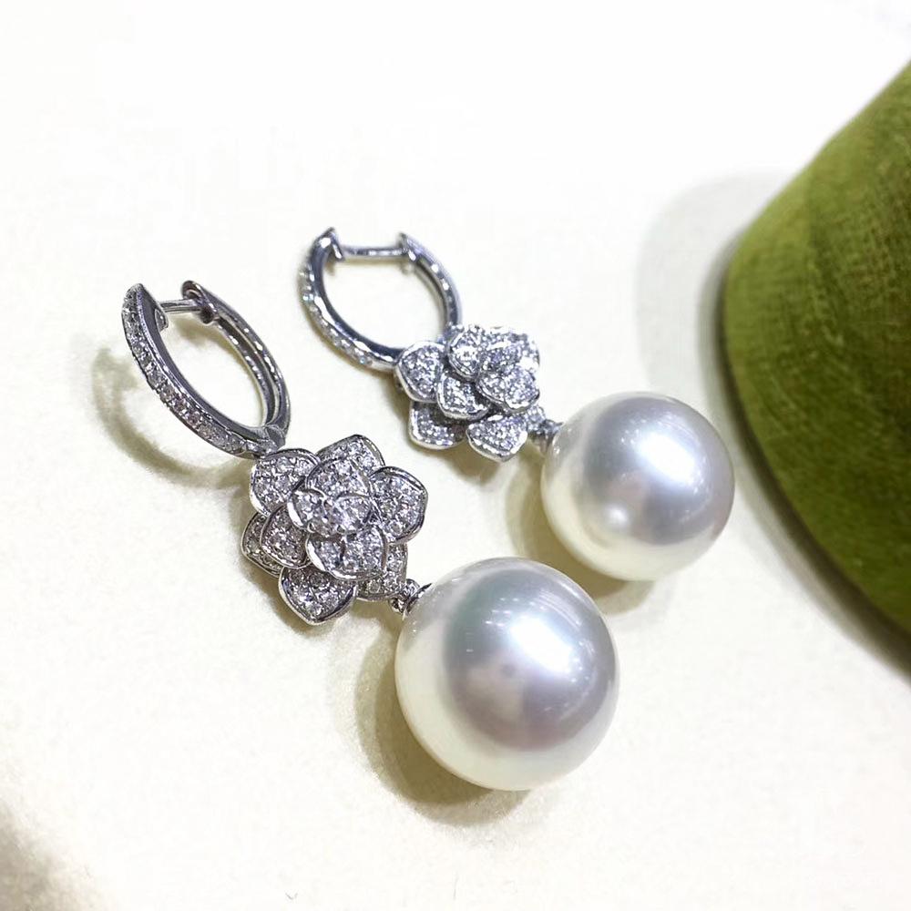 Women's 【Vine Symphony】Blooming Grace South Sea Pearl & Diamond Pavé Floral Earrings For Sale