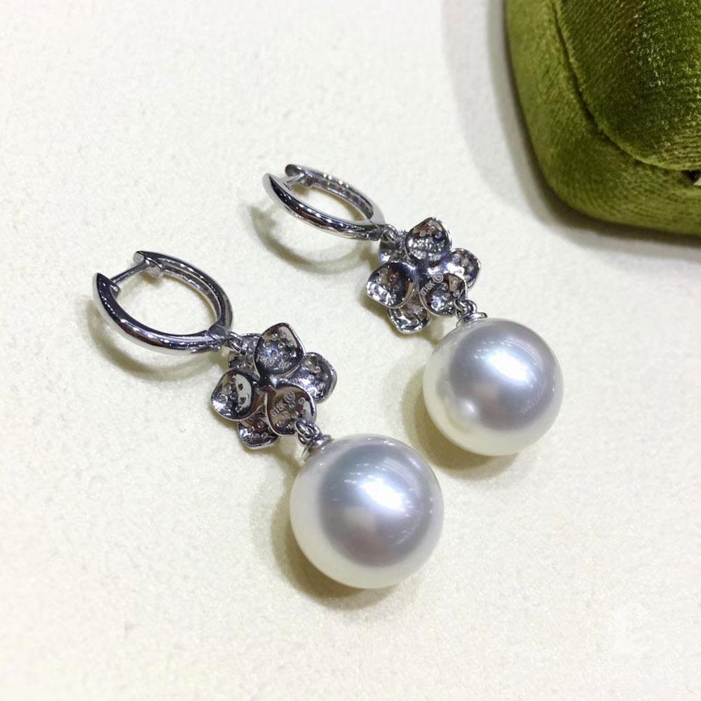 【Vine Symphony】Blooming Grace South Sea Pearl & Diamond Pavé Floral Earrings For Sale 1