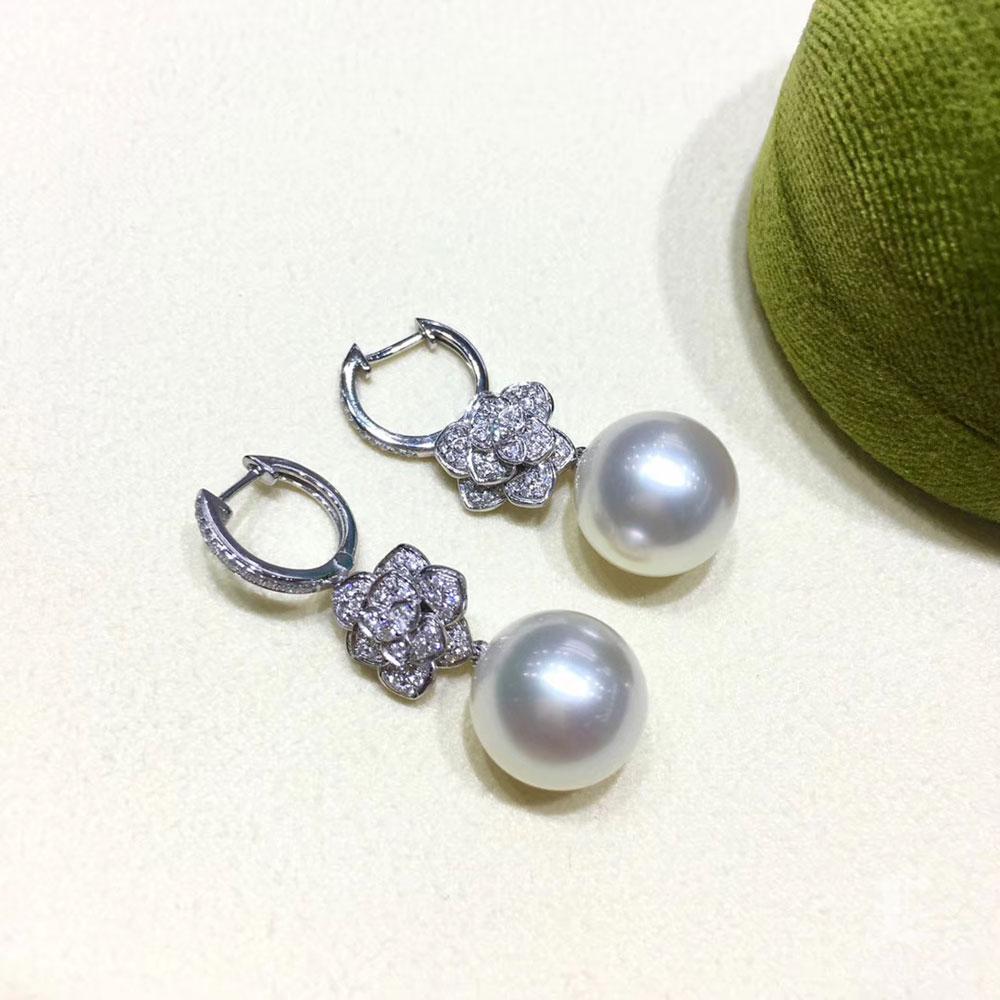 【Vine Symphony】Blooming Grace South Sea Pearl & Diamond Pavé Floral Earrings For Sale 2