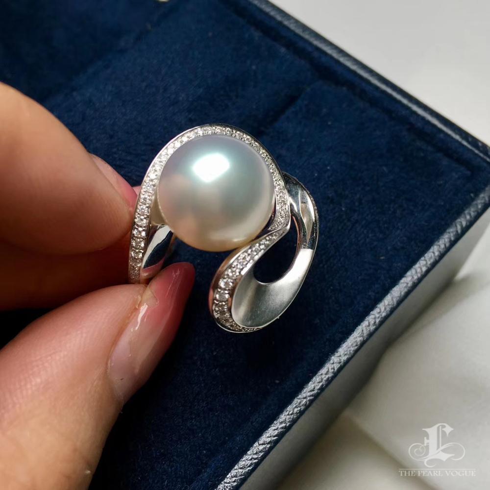 【Lustre Arc】Celestial Orbit Aurora South Sea Pearl Ring In New Condition For Sale In New York, NY