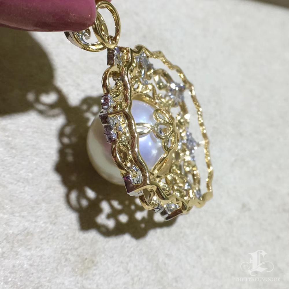 【Crown Radiance】Regal Bloom Aurora South Sea Pearl Diamond Pendant For Sale 2