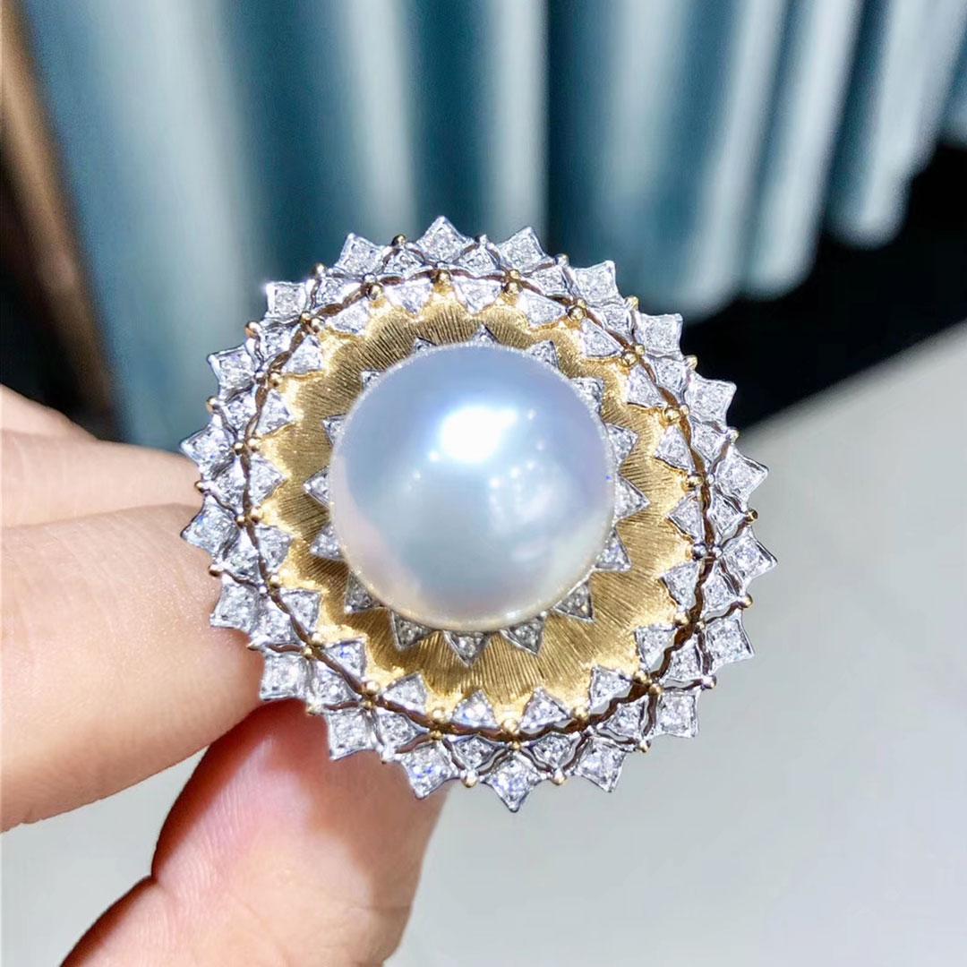 【Corona Resplandor】Resplandor Real Anillo de diamantes estilo Buccellati con perlas del mar del sur en Nuevo estado para la venta en New York, NY