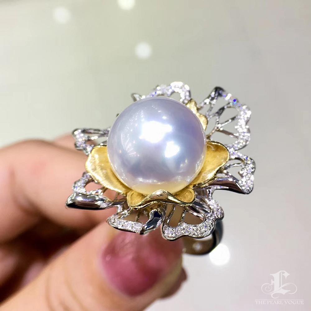Donna 【Sinfonia della vite】 Anello floreale con perle dei mari del sud a fiore imperiale in vendita