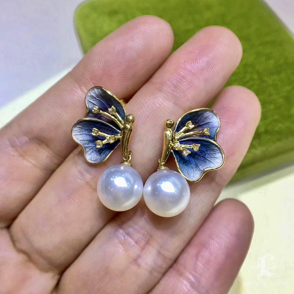 Butterfly AAAA South Sea Pearl Gala Earrings with Diamond Dust Finish In New Condition In New York, NY