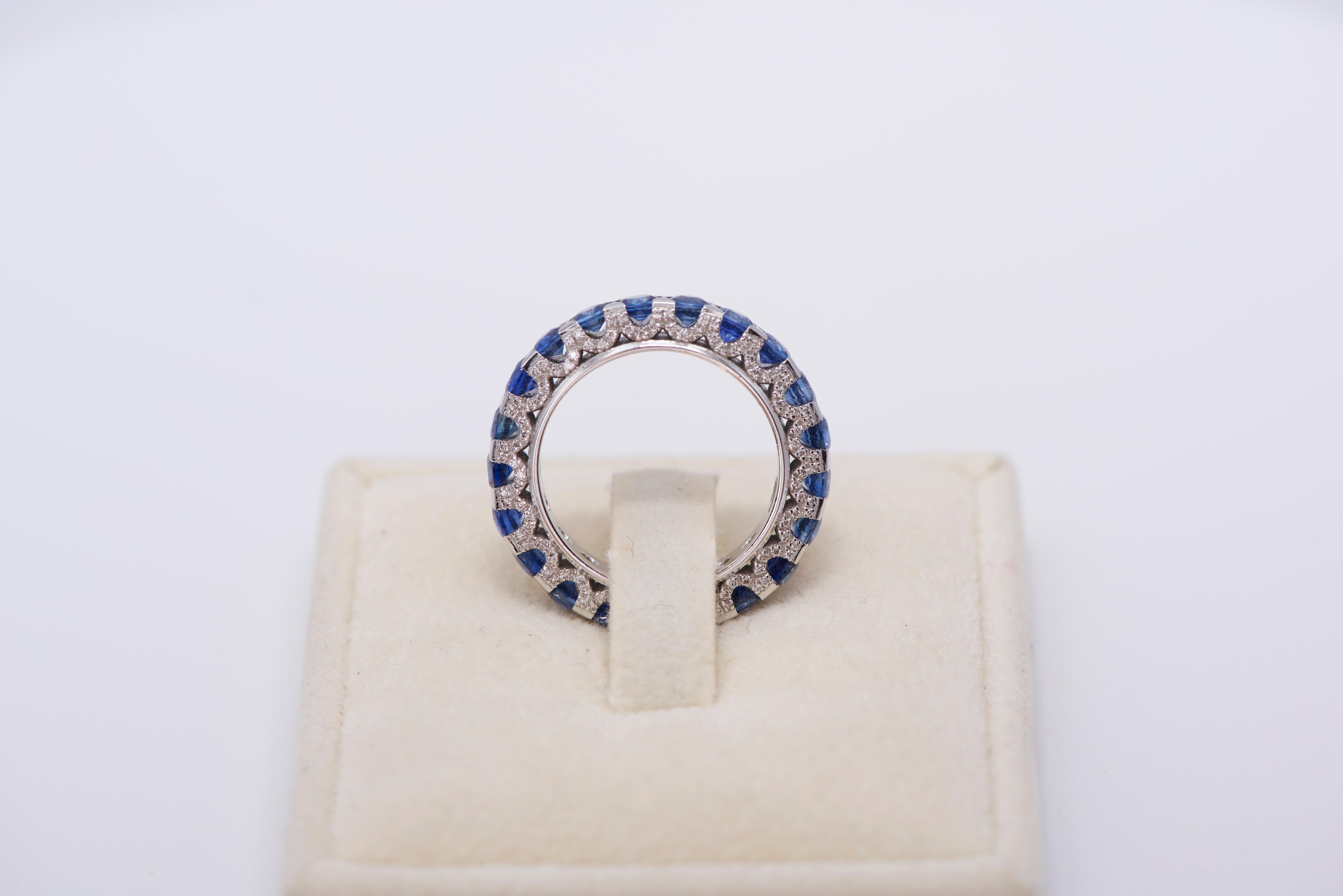 Women's 18k Gold, Diamond, and Blue Sapphire Ring For Sale