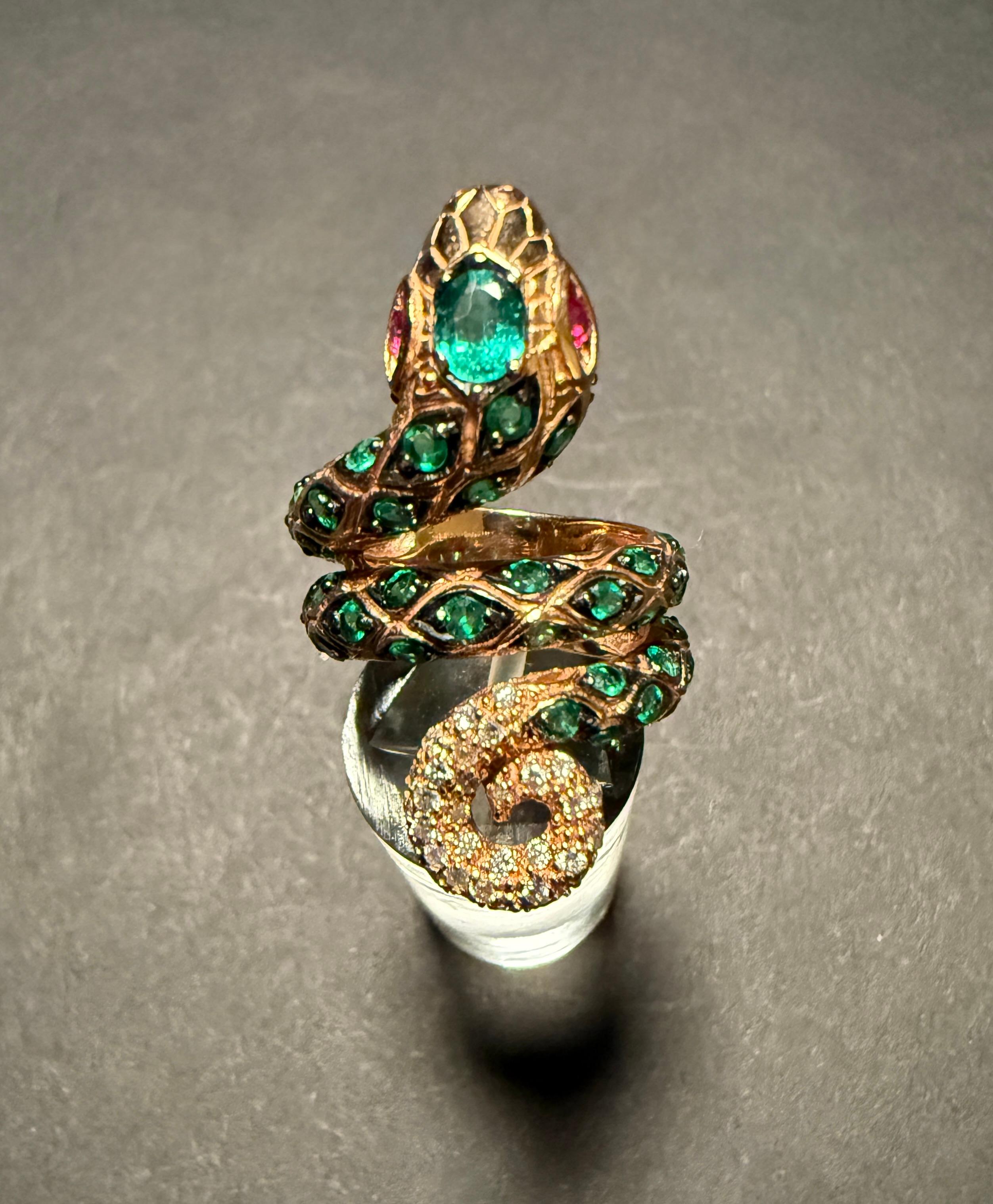 18K Gold Diamond And Emerald Snake Serpent Wrap Ring In Good Condition For Sale In Norwood, NJ