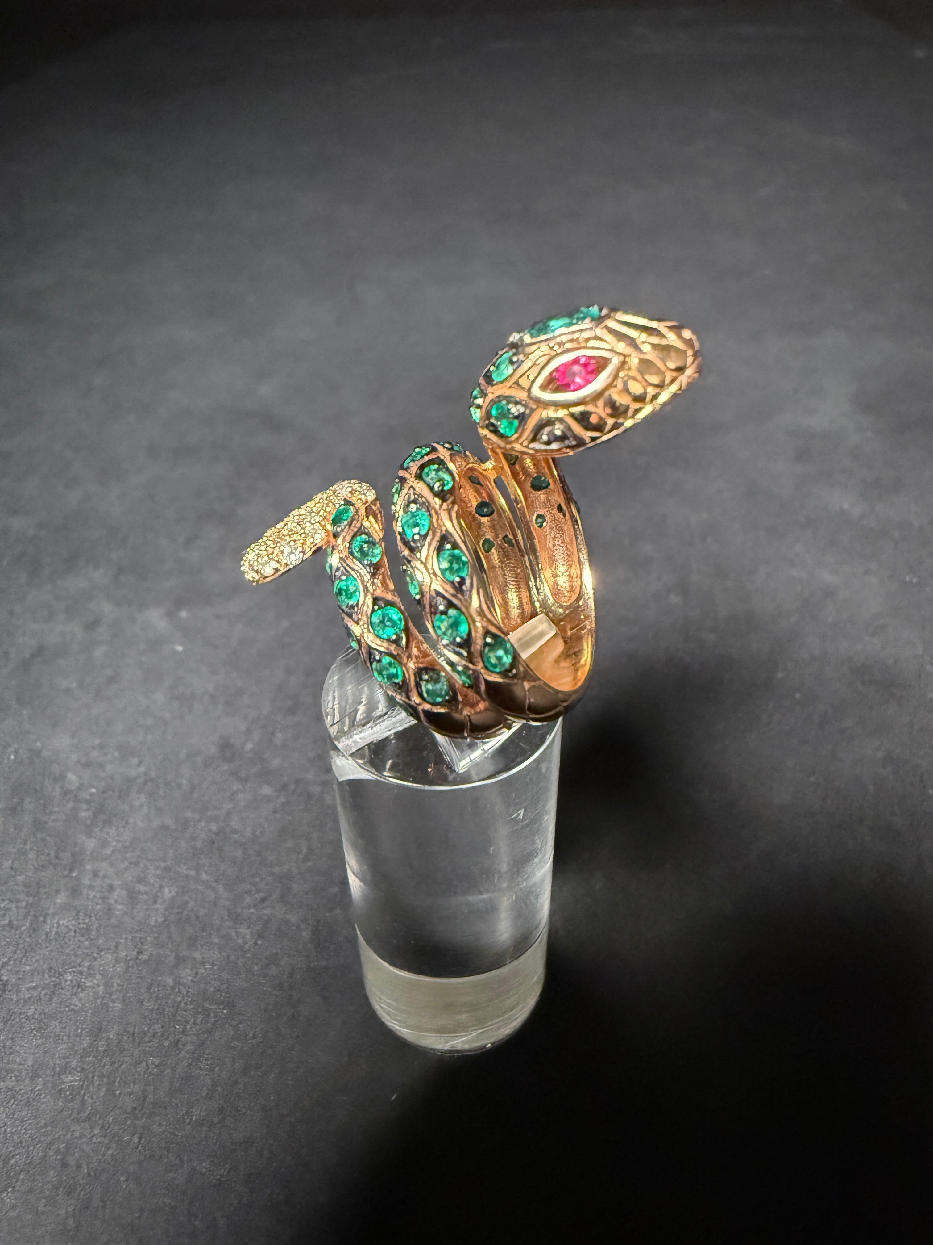 20th Century 18K Gold Diamond And Emerald Snake Serpent Wrap Ring For Sale