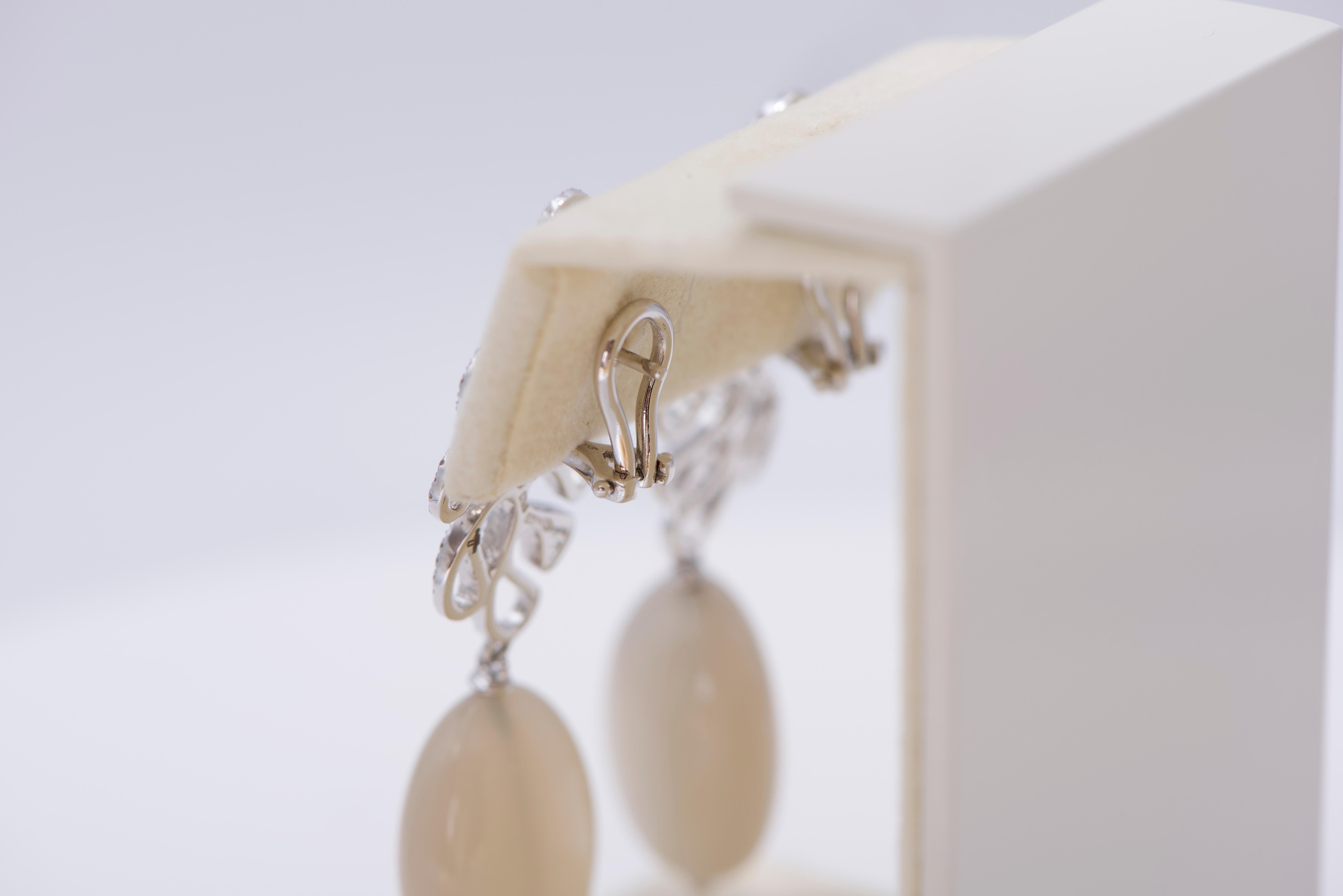 18K Gold, Diamond, and Moonstone Drop Earrings In New Condition For Sale In Huntington, NY