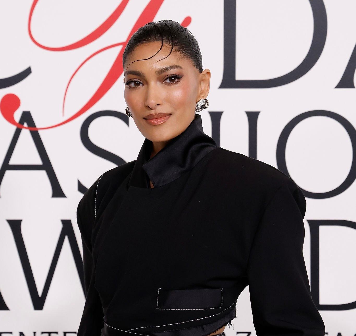 Boucles d'oreilles en or 18K avec diamants et saphirs et broche-pendentif floral convertible en vente 9