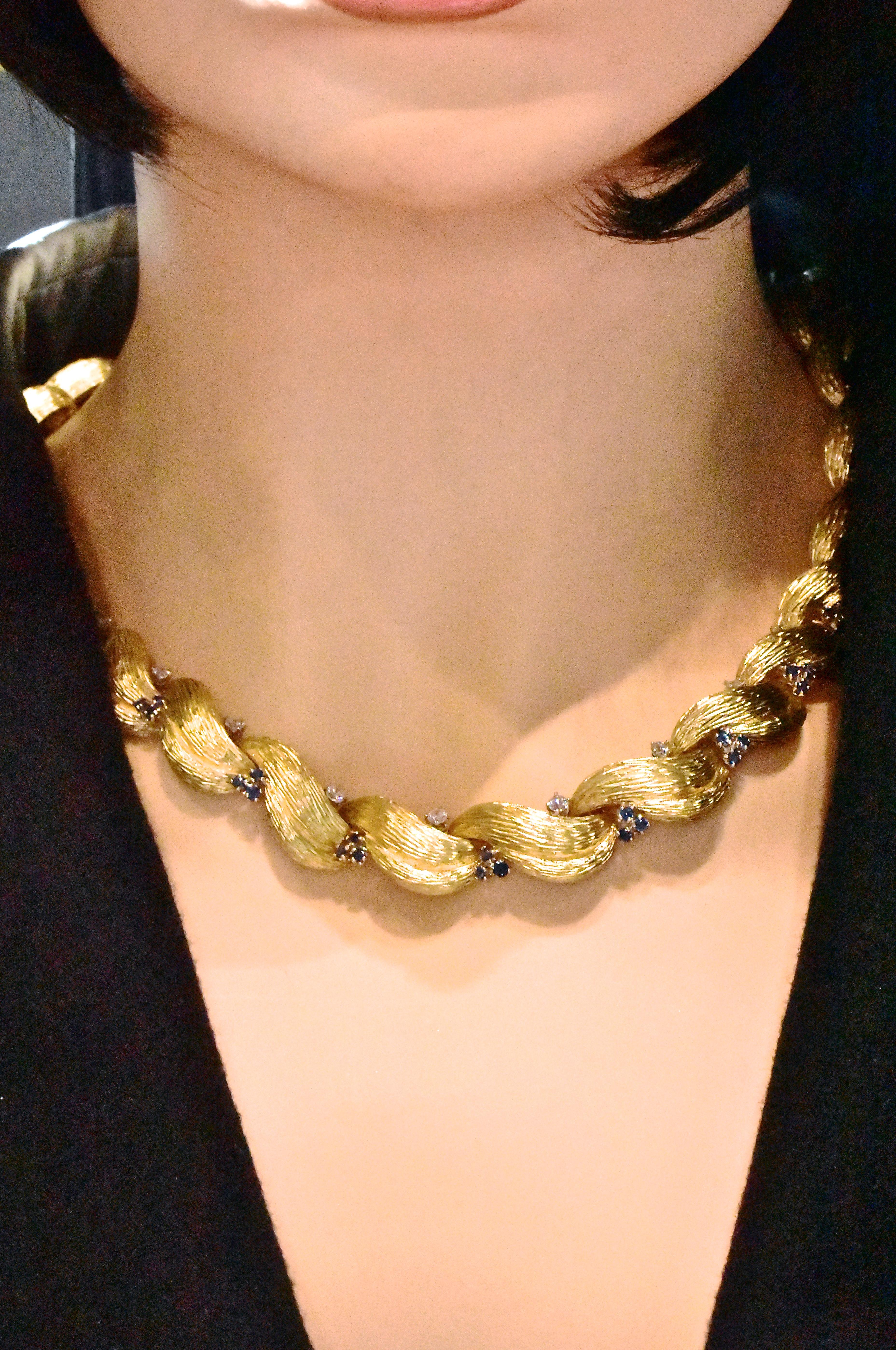 Women's or Men's 18 Karat Gold, Diamond and Sapphire Vintage Necklace, circa 1960