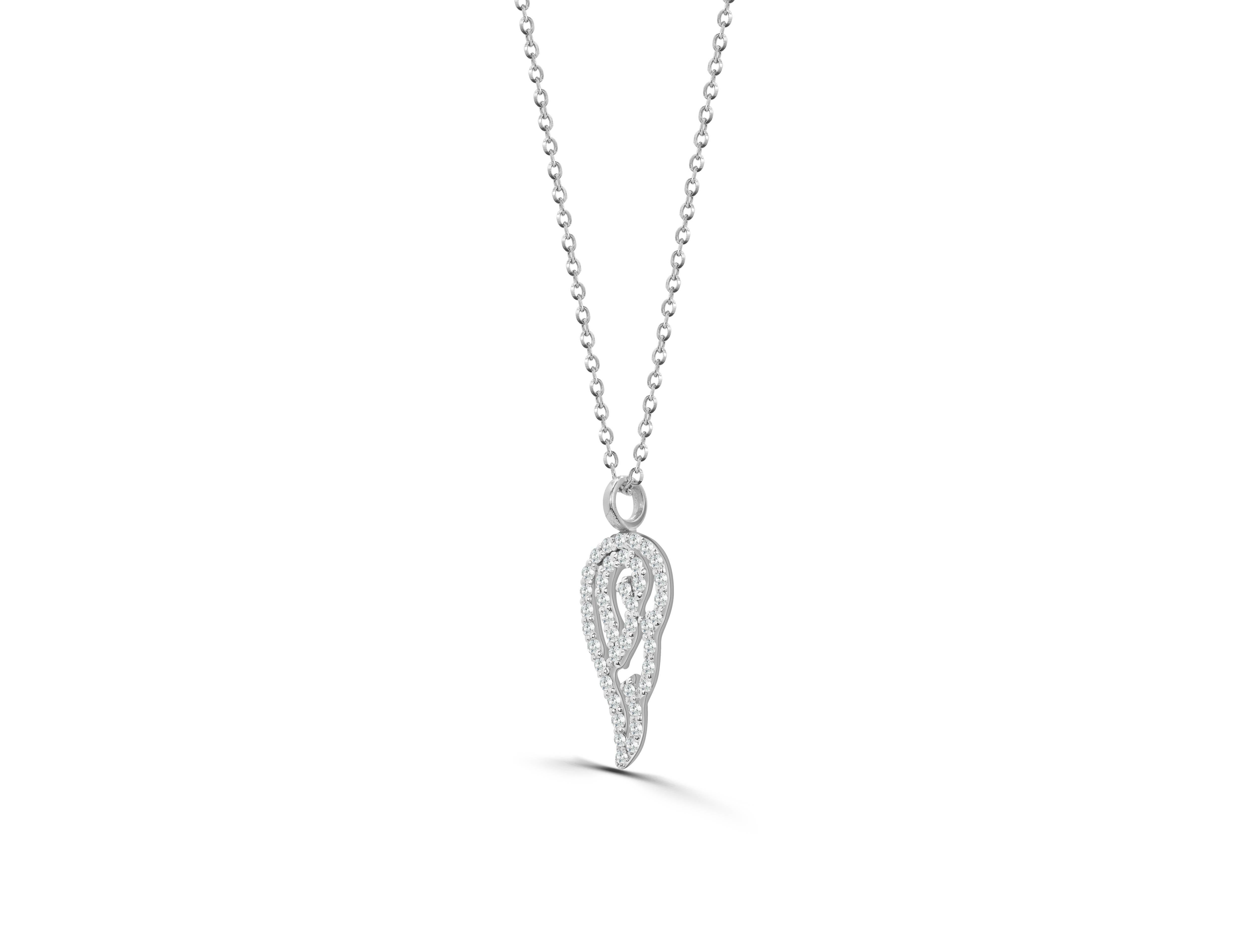 Taille ronde Collier aile d'ange en or 18 carats avec diamant Pendentif de protection de l'ange en vente