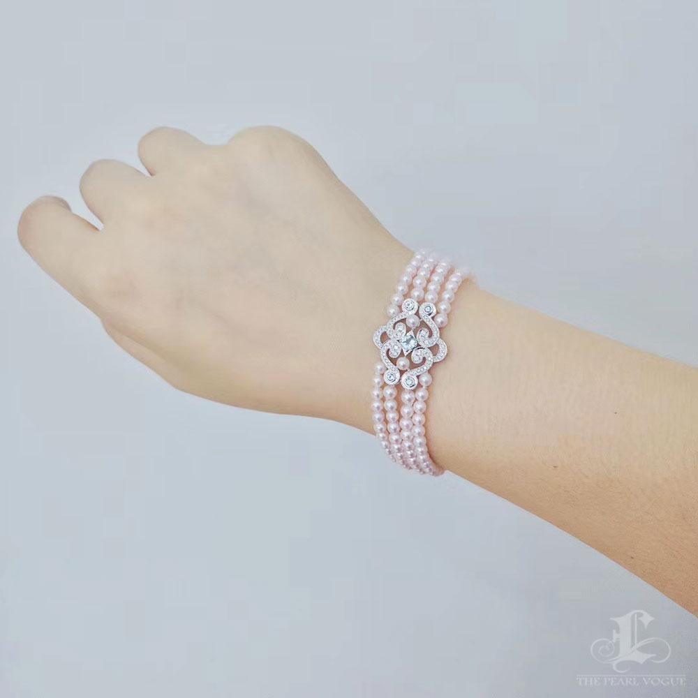 Bracciale di perle Akoya Baby Bloom a tre fili con acquamarina In condizioni Nuovo in vendita a New York, NY