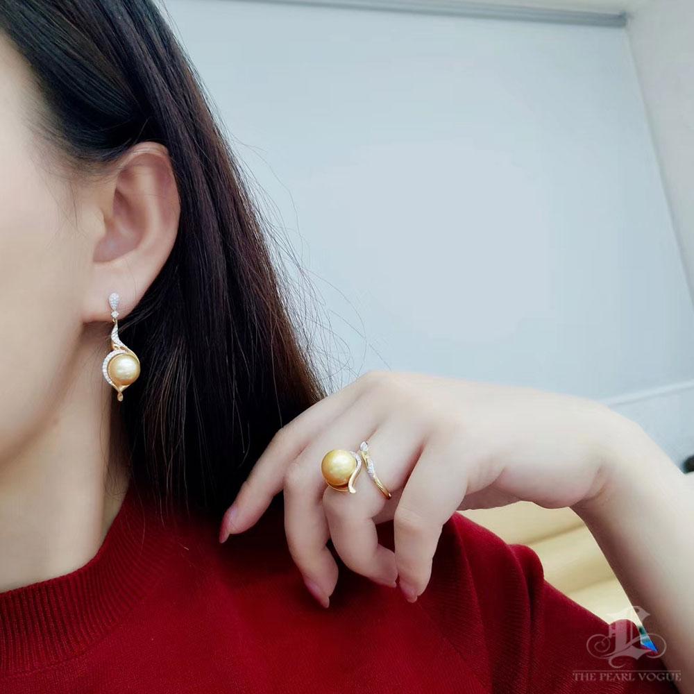 Uncut 【Lustre Arc】Golden Wave Aurora South Sea Pearl Diamond Drop Earrings For Sale