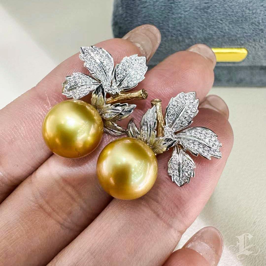【Vine Symphony】Golden Harvest Aurora South Sea Pearl Leaf Earrings In New Condition For Sale In New York, NY