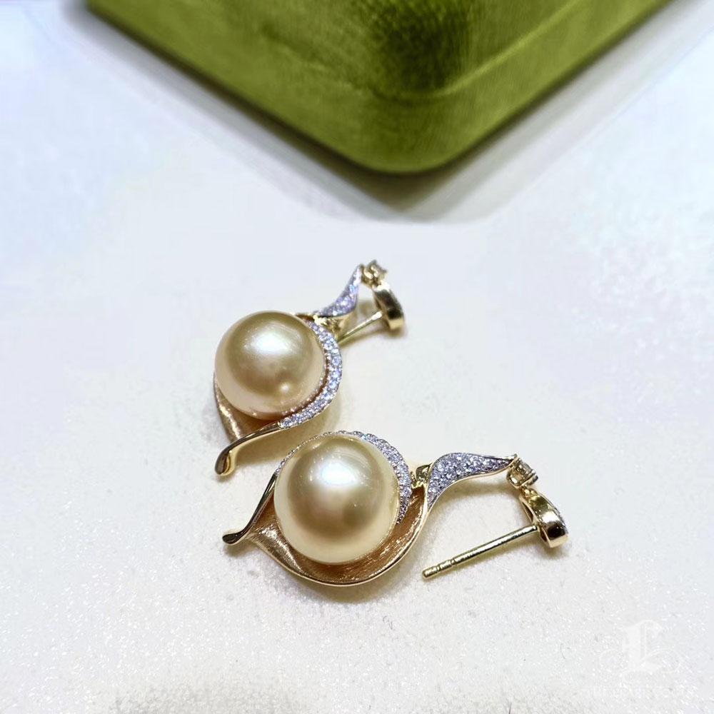 【Lustre Arc】Golden Wave Aurora South Sea Pearl Diamond Drop Earrings For Sale 1