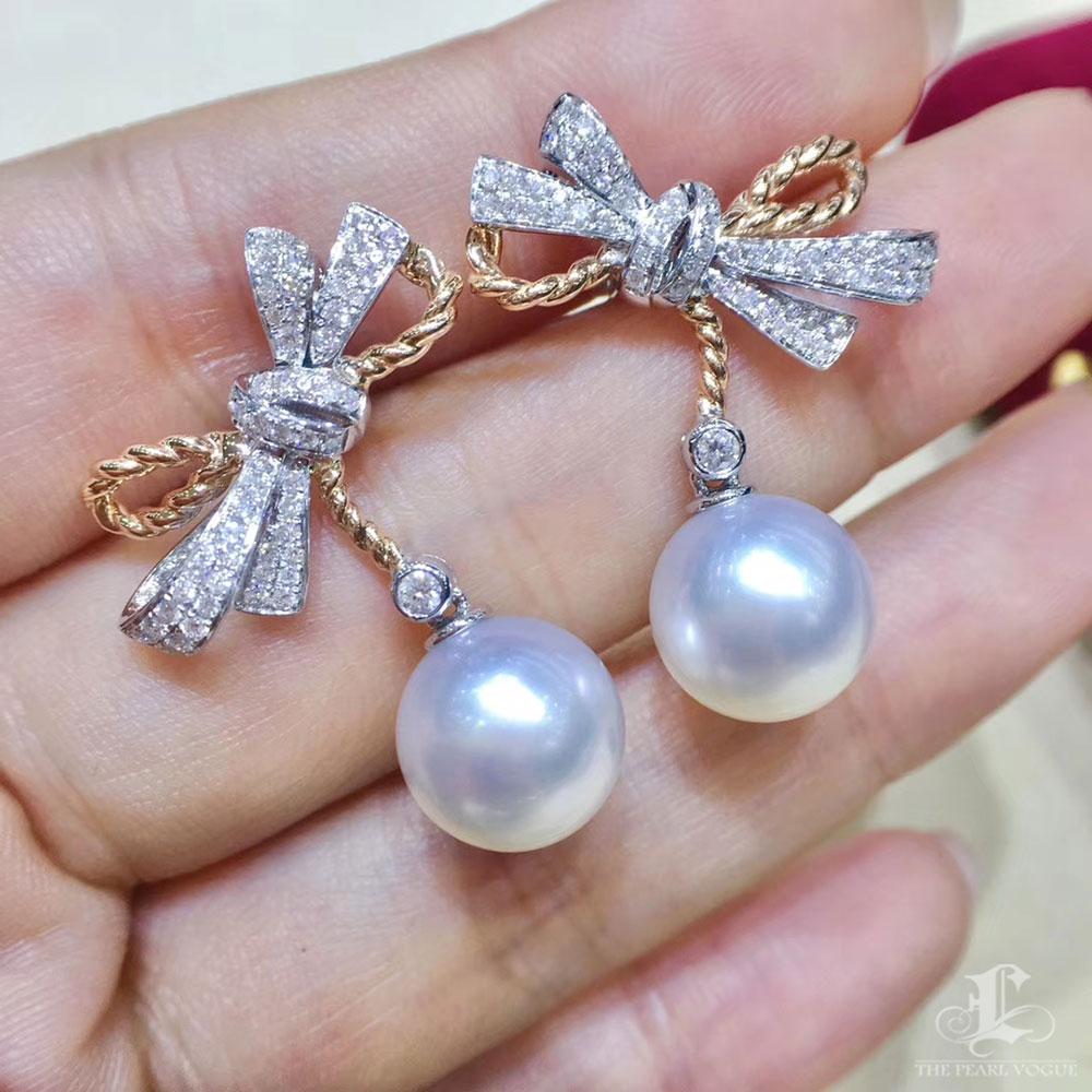 【Sculpted Geomet】Ribbon Grace Akoya Pearl Drop Earrings in 18K White & Rose Gold In New Condition For Sale In New York, NY