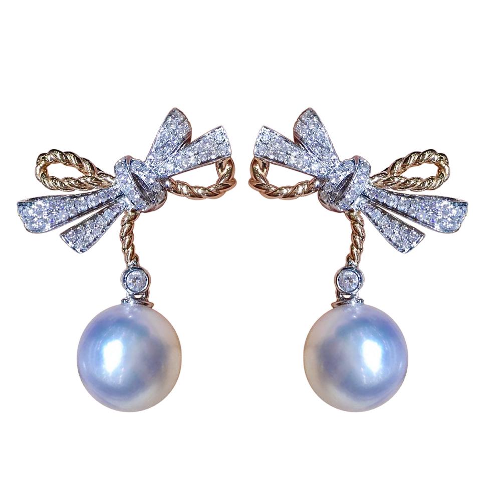 【Sculpted Geomet】Ribbon Grace Akoya Pearl Drop Earrings in 18K White & Rose Gold For Sale 3