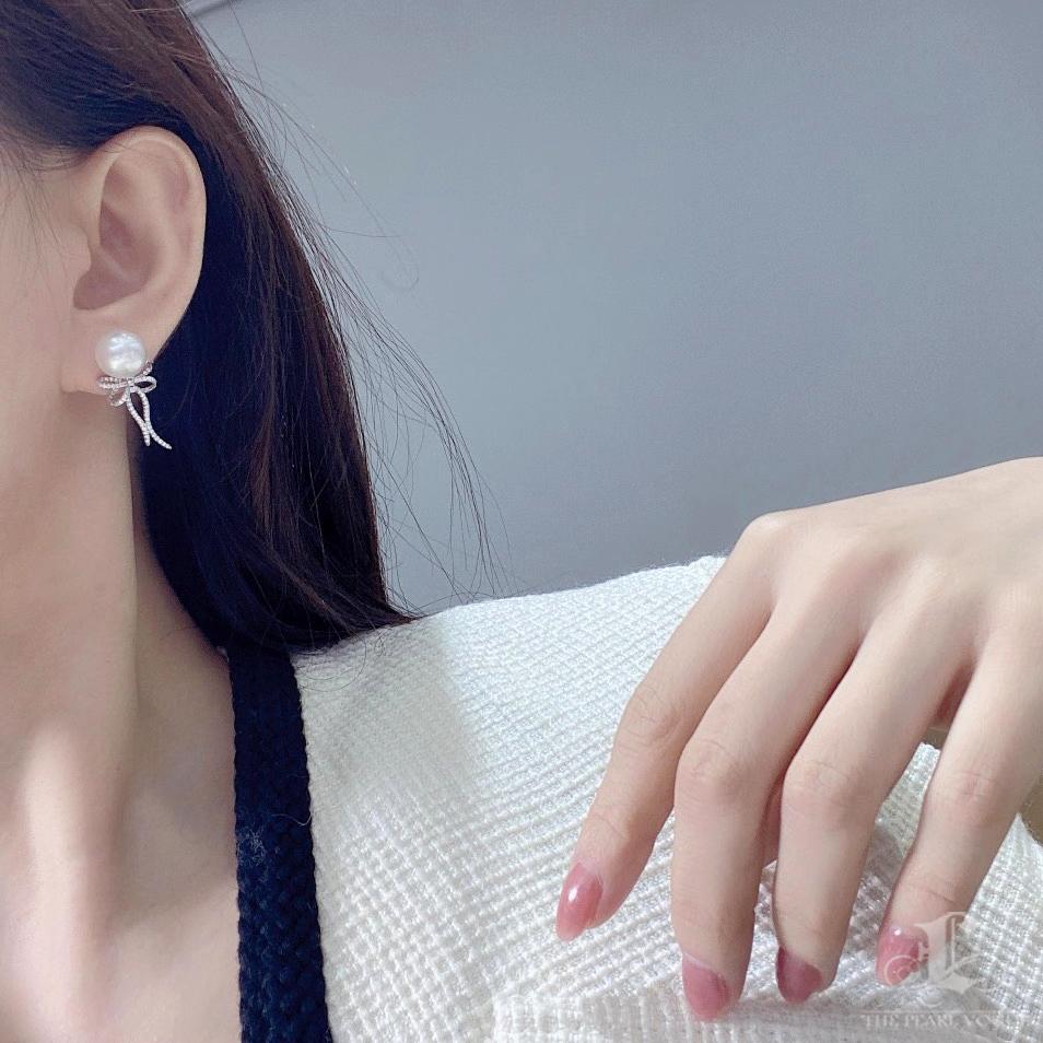 Uncut 【Crown Radiance】Graceful Bow-Tied Aurora South Sea Pearl Diamond Earrings For Sale