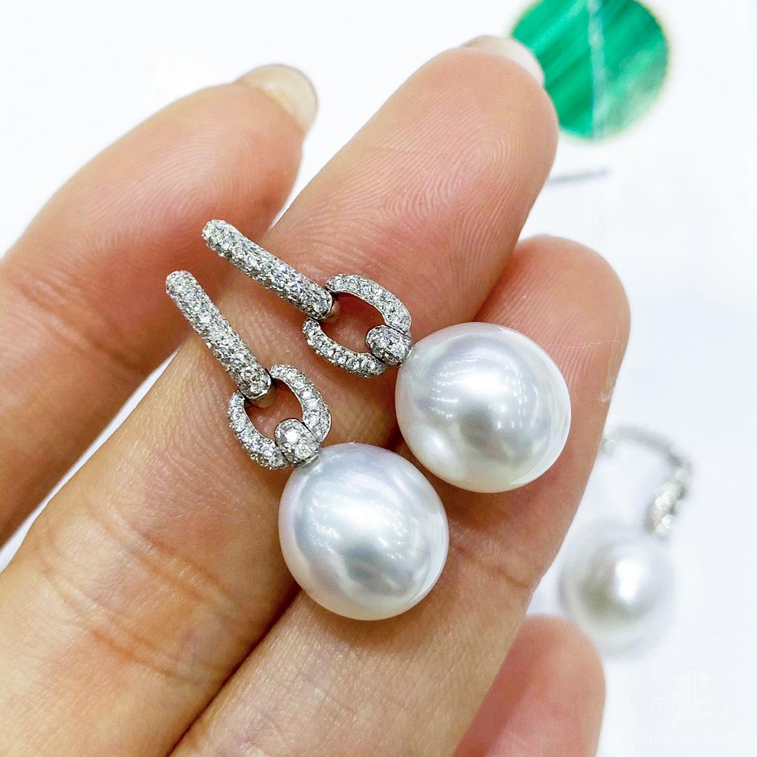 【Sculpted Geometry】Pendientes de diamantes con perlas del mar del sur Aurora de doble eslabón en Nuevo estado para la venta en New York, NY
