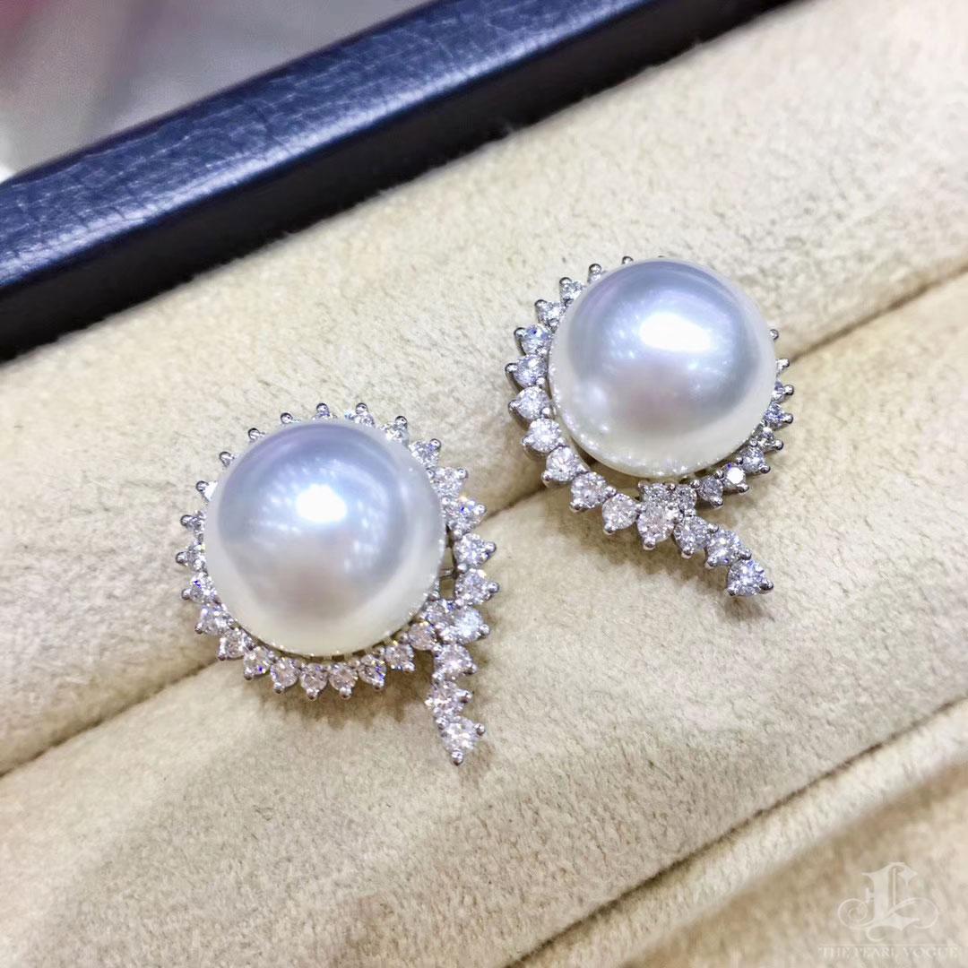 【Crown Radiance】Sunburst Aurora South Sea Pearl Diamond Earrings In New Condition For Sale In New York, NY