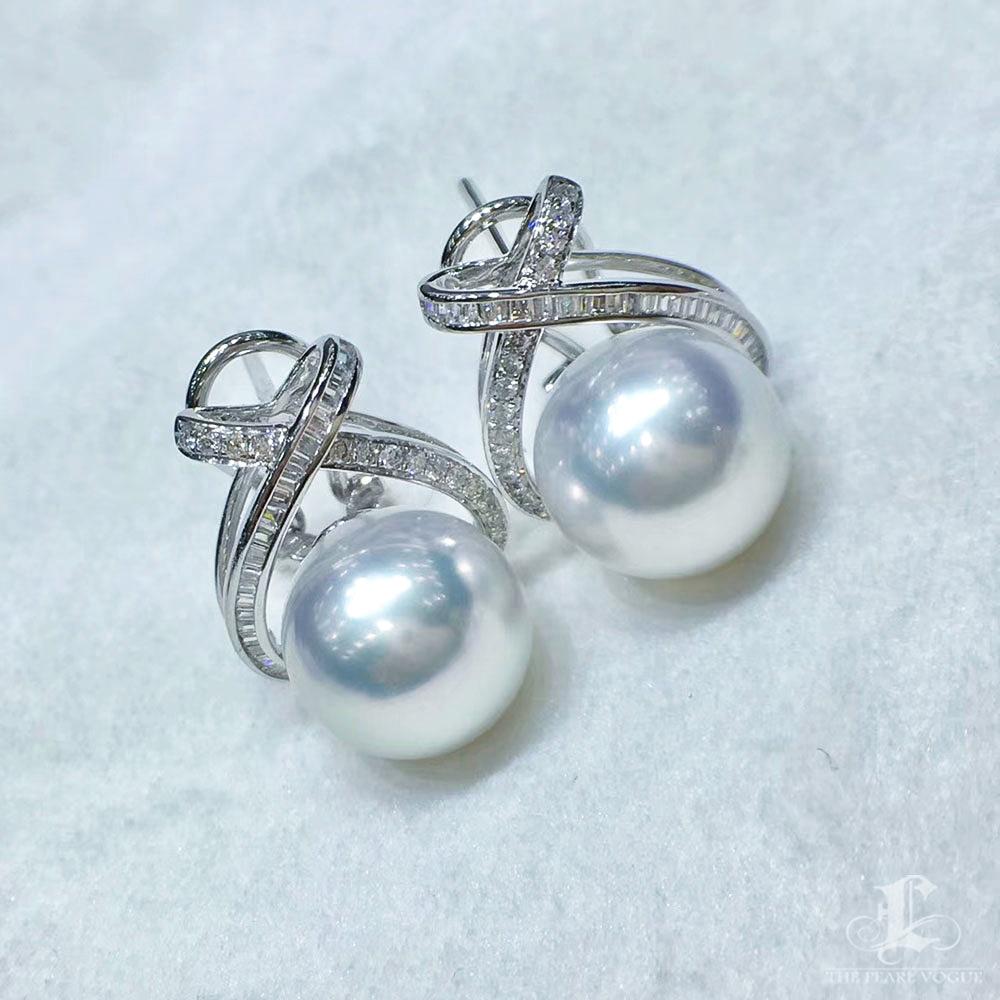【Crown Radiance】X-Cross Aurora South Sea Pearl Diamond Earrings In New Condition For Sale In New York, NY