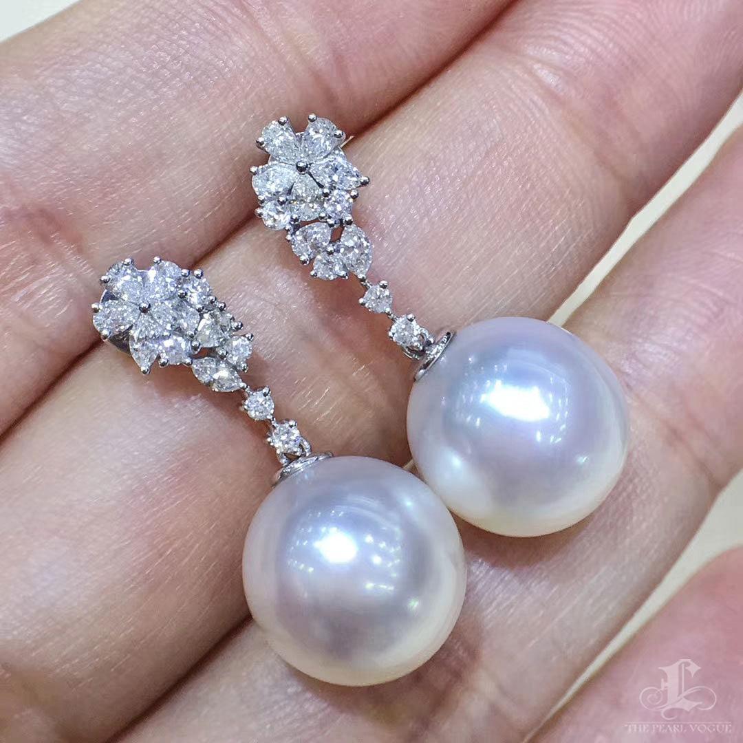 【Vine Symphony】Diamond Bloom Aurora South Sea Pearl Gala Earrings In New Condition For Sale In New York, NY