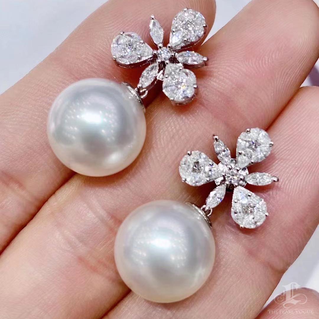 【Crown Radiance】Blossom Crown Aurora South Sea Pearl Diamond Stud Earrings In New Condition For Sale In New York, NY