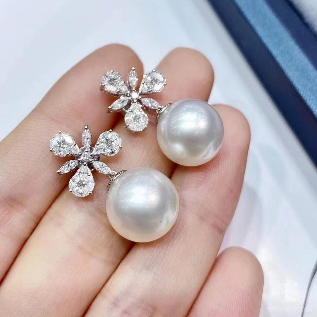 【Crown Radiance】Blossom Crown Aurora South Sea Pearl Diamond Stud Earrings For Sale 1