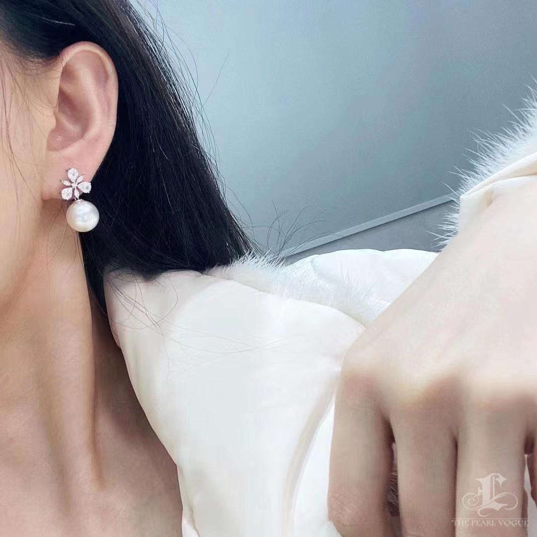 【Crown Radiance】Blossom Crown Aurora South Sea Pearl Diamond Stud Earrings For Sale 3