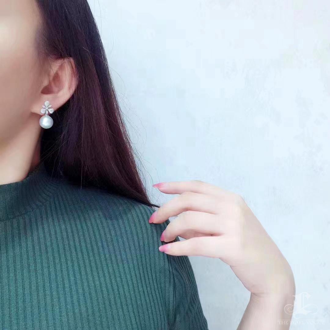 【Crown Radiance】Blossom Crown Aurora South Sea Pearl Diamond Stud Earrings For Sale 4