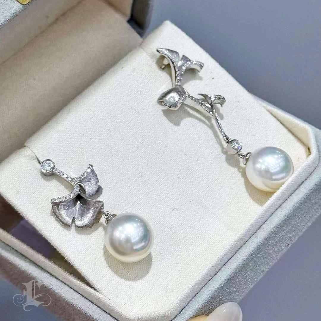 【Vine Symphony】Gingko Whisper South Sea Pearl Diamond Asymmetric Earrings For Sale 1