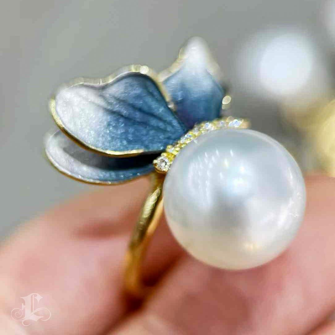 Blossom Aurora South Sea Pearl Diamond Dust Butterfly Ring In New Condition In New York, NY