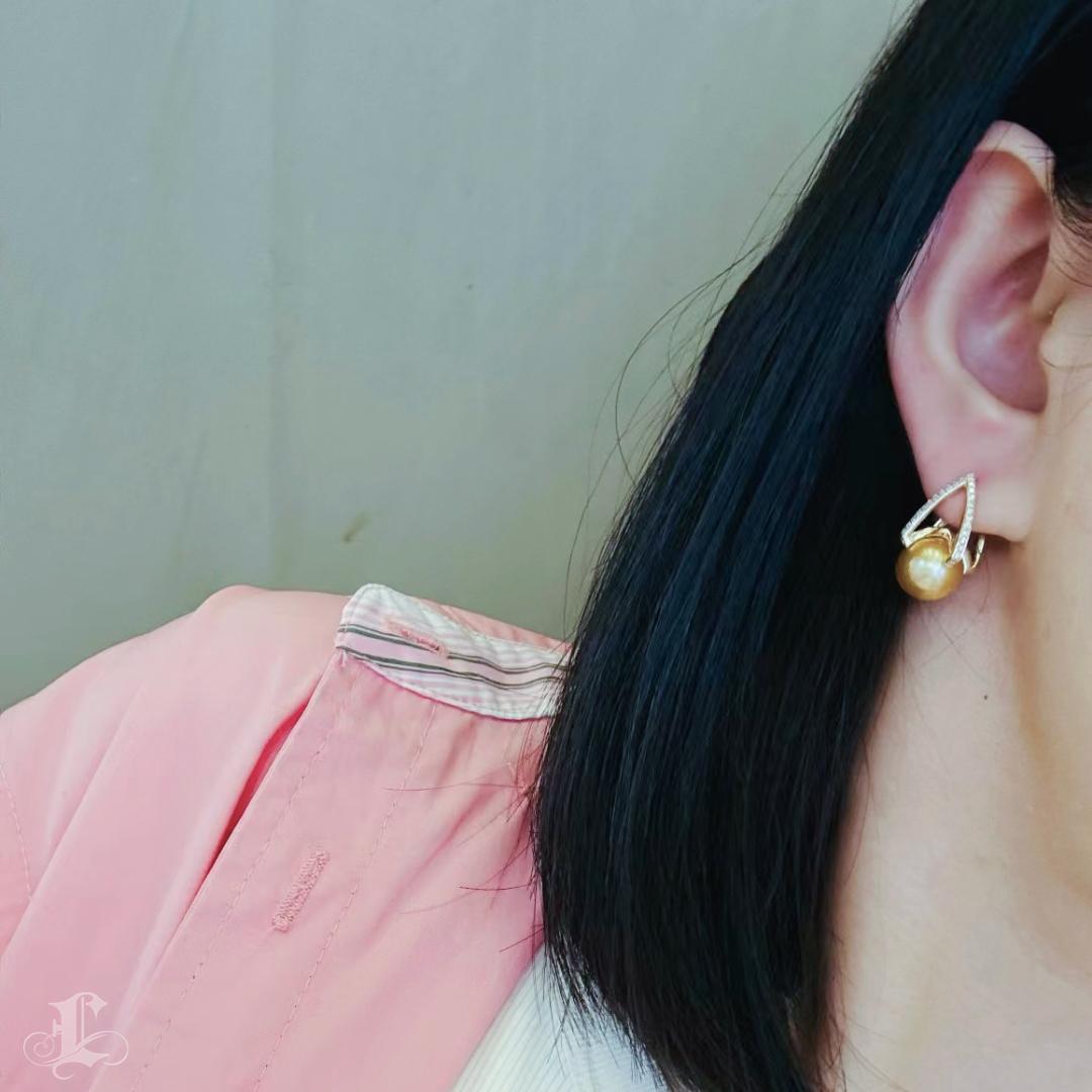 Uncut 【Sculpted Geometry】Golden Arch Aurora South Sea Pearl Earrings For Sale