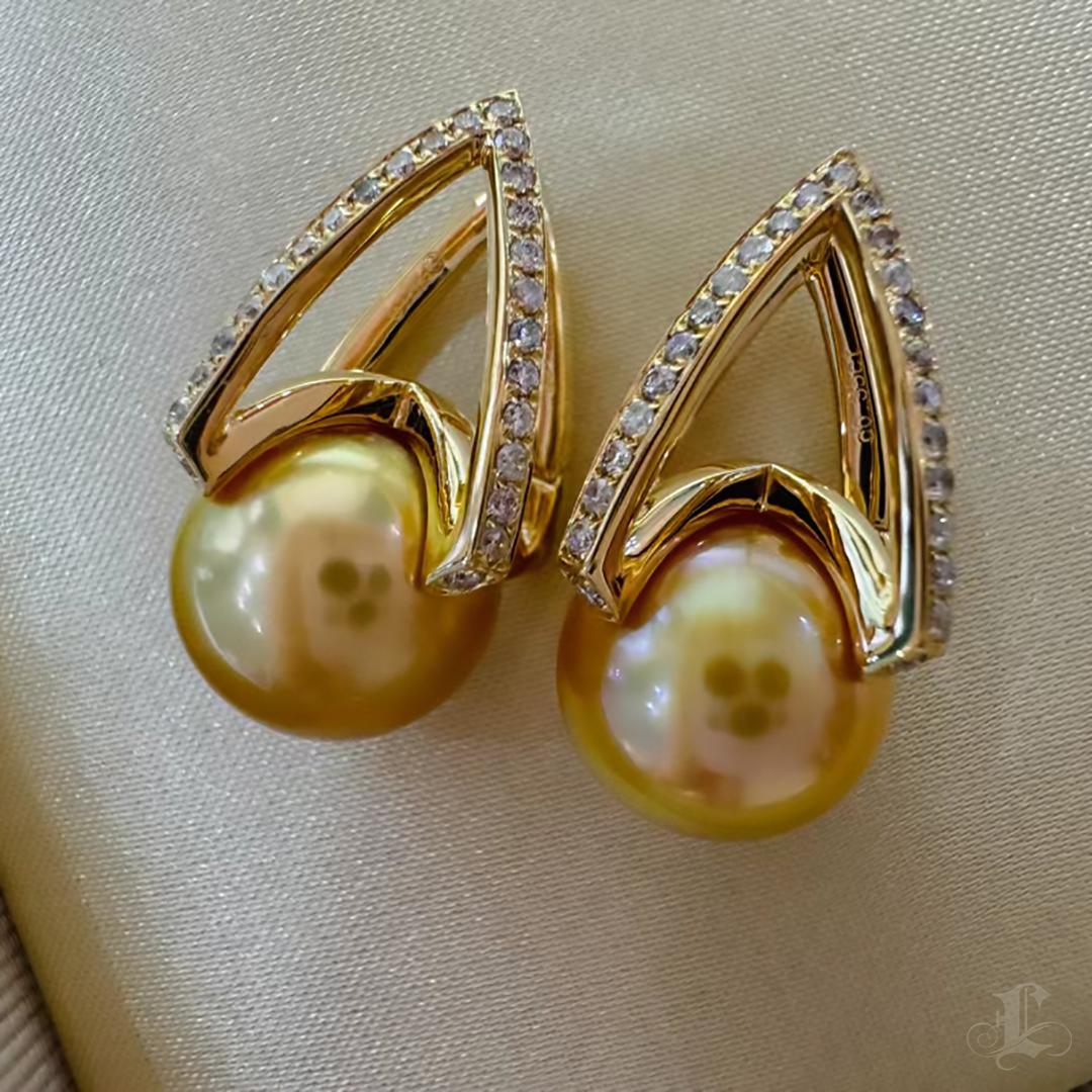 Women's 【Sculpted Geometry】Golden Arch Aurora South Sea Pearl Earrings For Sale