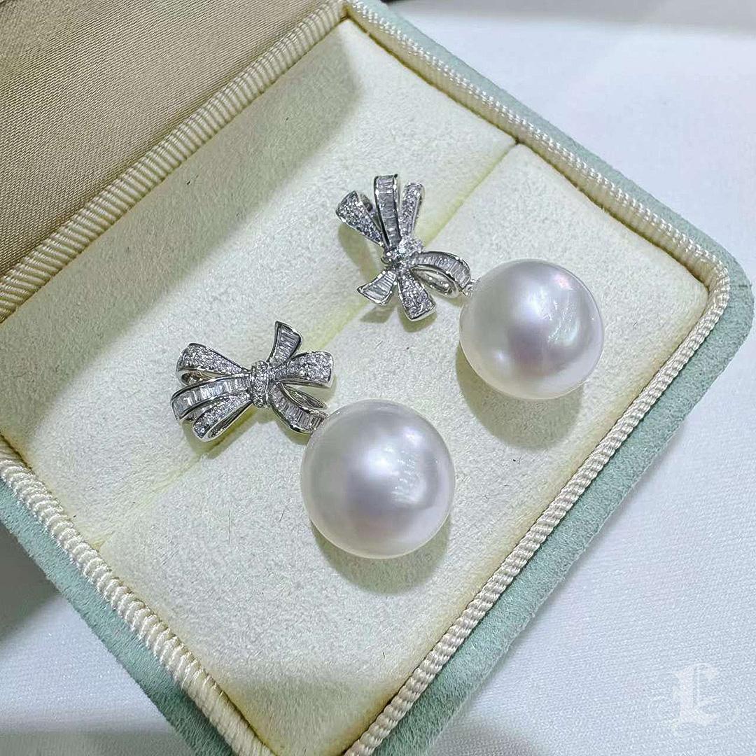 【Crown Radiance】Ribbon Grace Aurora South Sea Pearl Diamond Earrings For Sale 1