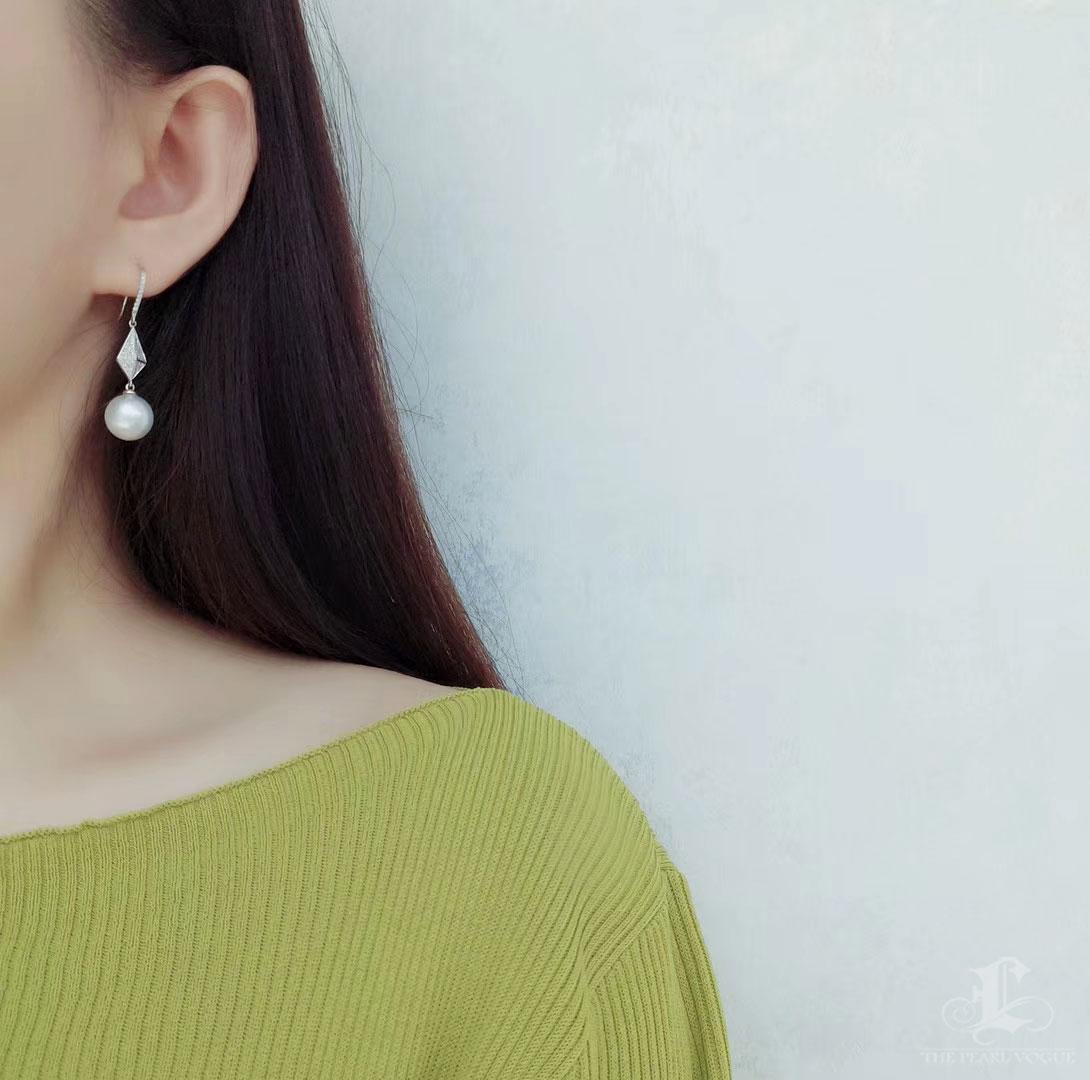 Uncut 【Sculpted Geometry】Geometric Line Aurora South Sea Pearl Evening Earrings For Sale