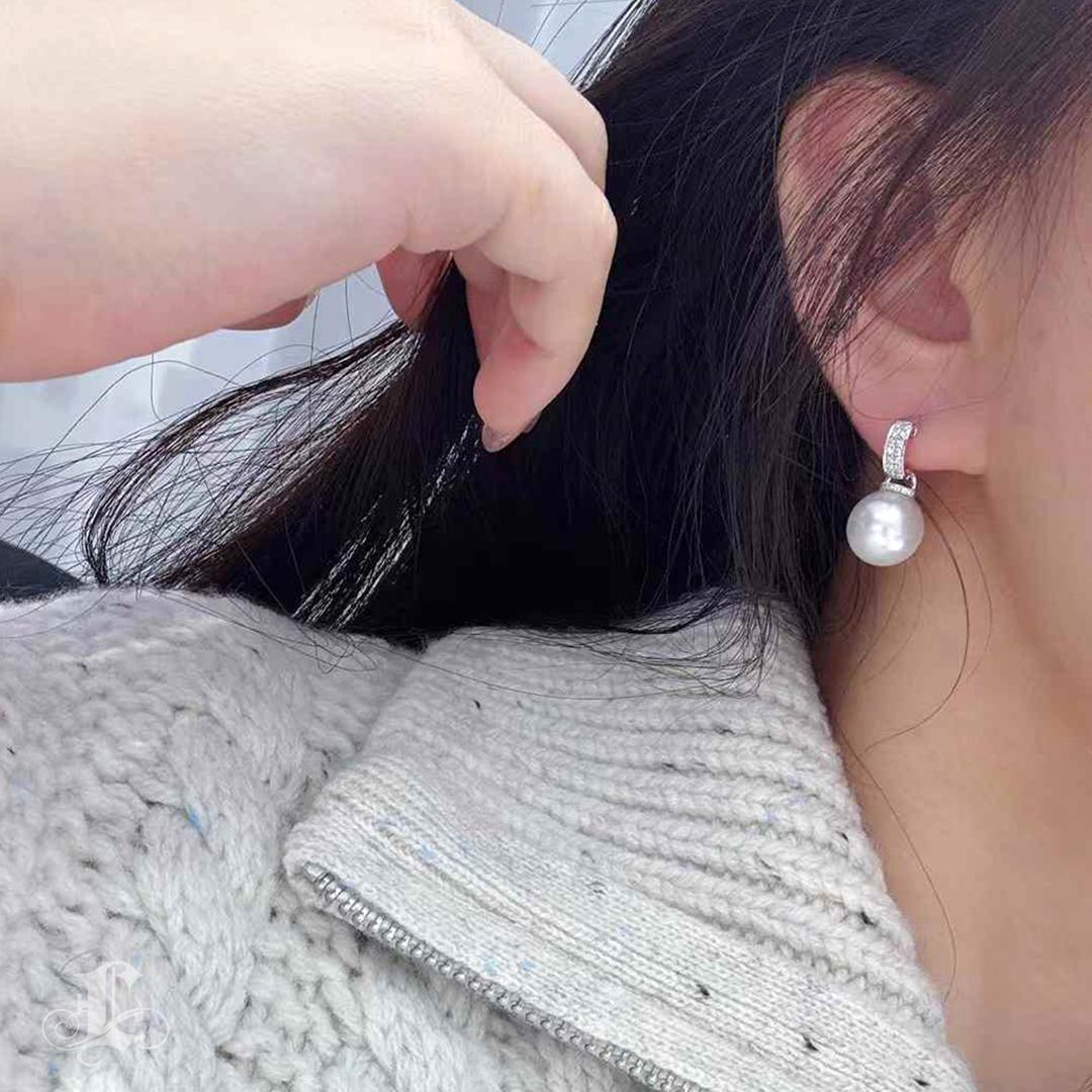 Uncut 【Sculpted Geometry】Aurora Arc Diamond South Sea Pearl Earrings For Sale